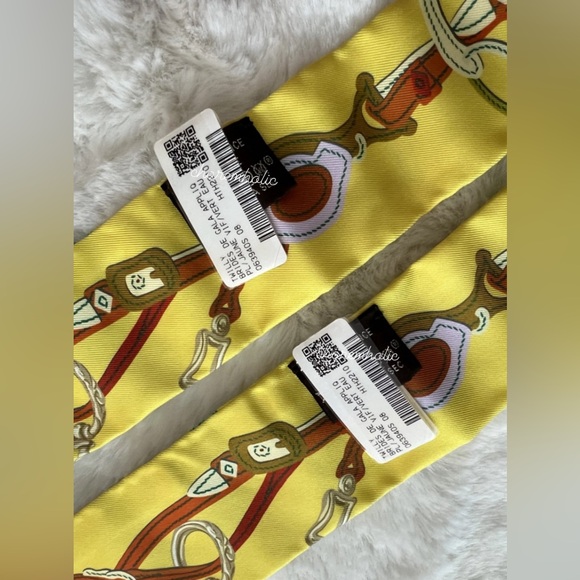 New! 💛 Set of two Hermes twilly 💛 Brides De Gala Appliqué Jaune Vif Vert Eau - Picture 2 of 4